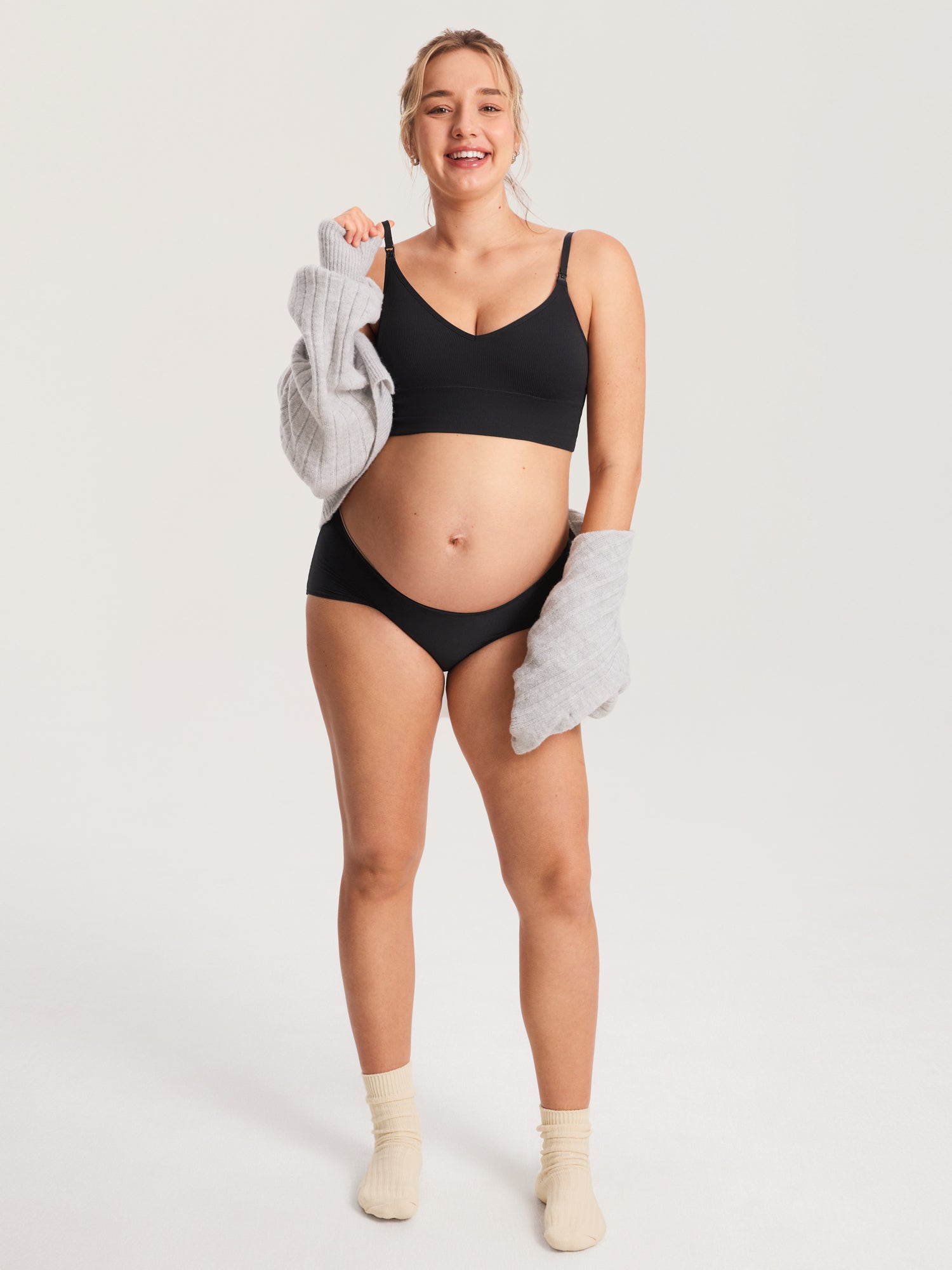 MOMANDA Women's Ribbed V Neck Nursing Bralette Black