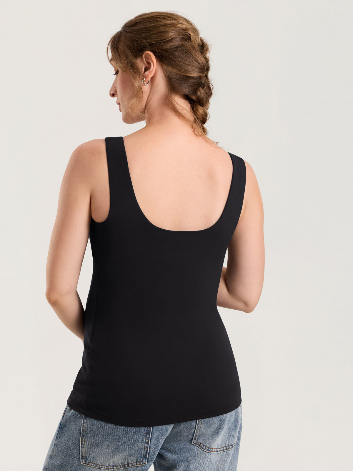 MOMANDA Naterlax® V Neck Nursing Tank Top Black @model_info:MOM2