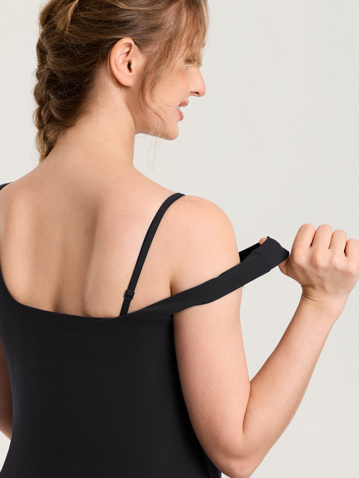 MOMANDA Naterlax® V Neck Nursing Tank Top Black @model_info:MOM7