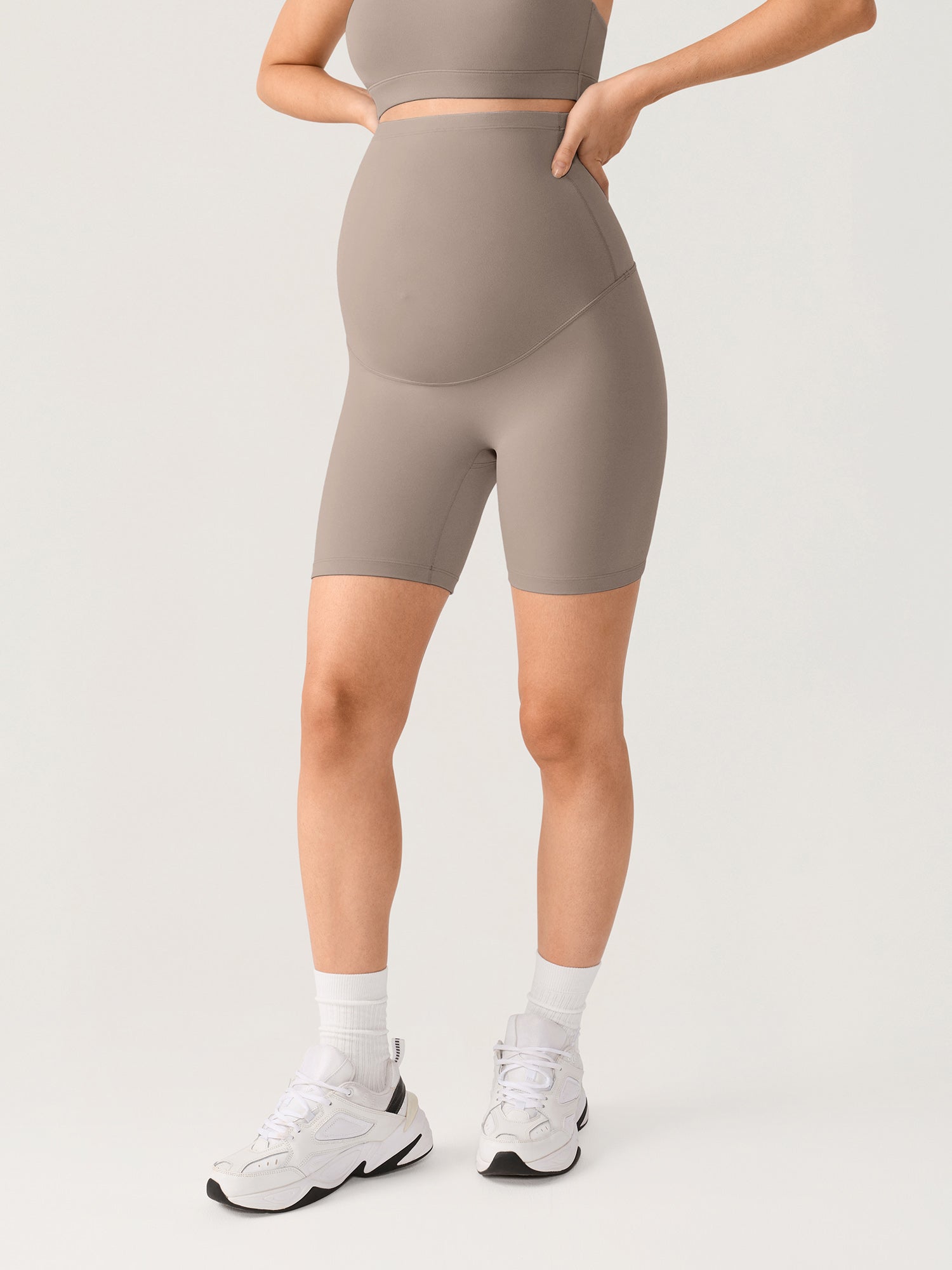 Natrelax® No Front Seam Maternity Shorts 6"