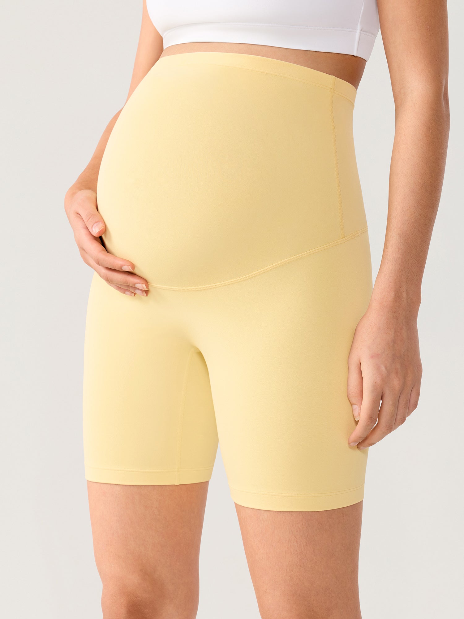 Natrelax® No Front Seam Maternity Shorts 6"